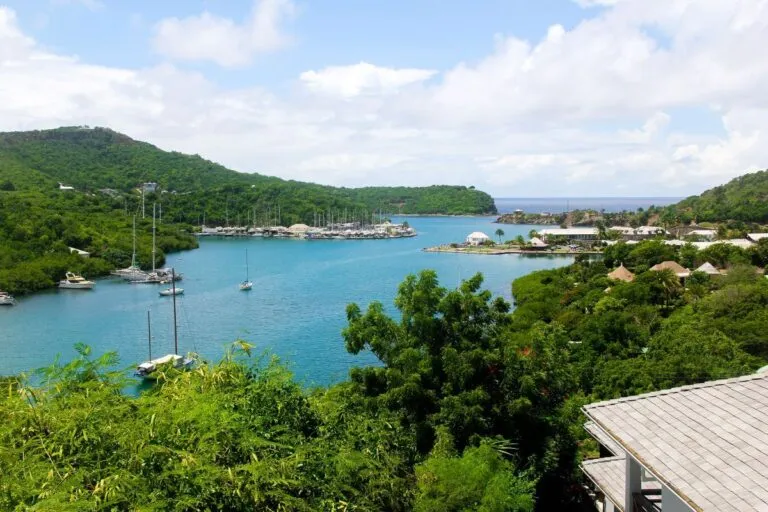 /img/744-caribbean-honeymoon-couple.webp