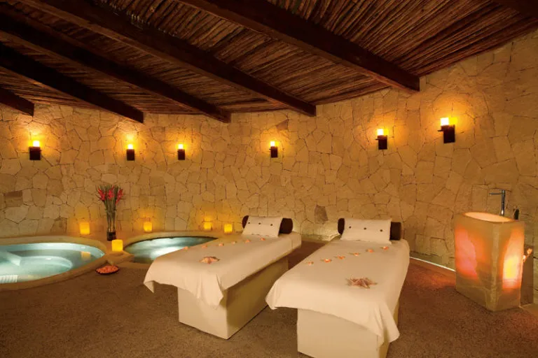 /img/763-couple-honeymoon.webp