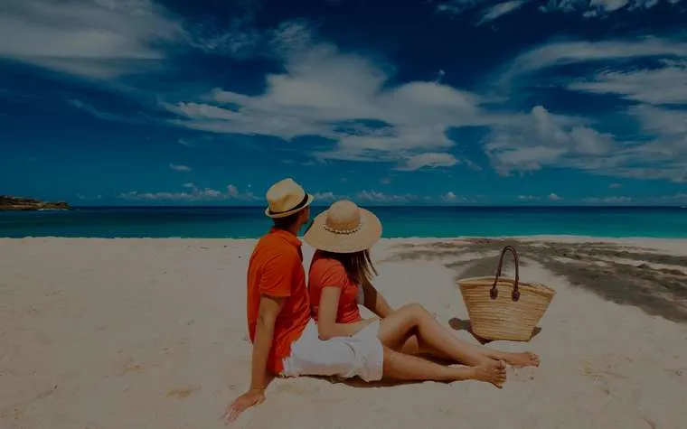 /img/779-honeymoon-suite-booking-tips.webp