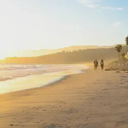 /img/789-california-honeymoon-spots-couple.webp