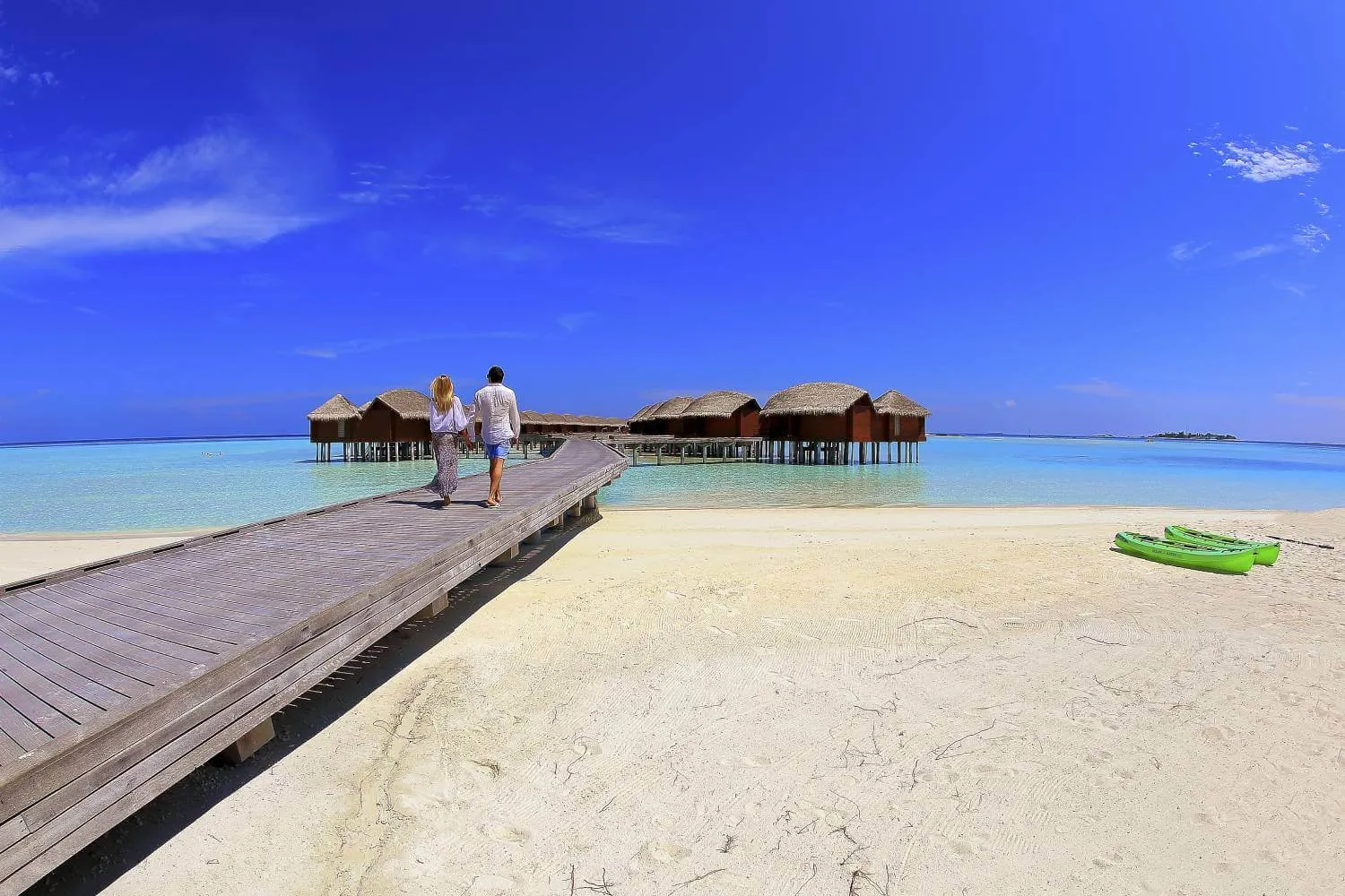 846 couple traveling maldives