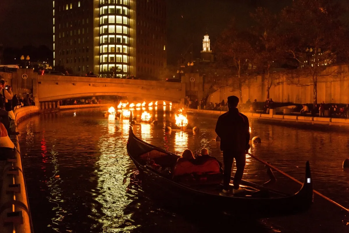 /img/860-kayaking.webp