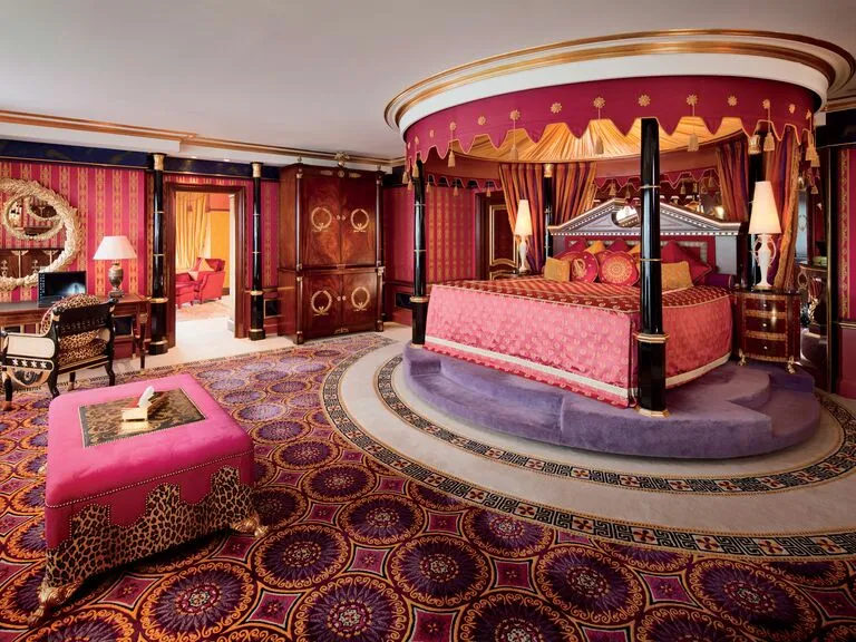 881 honeymoon suite with fireplace