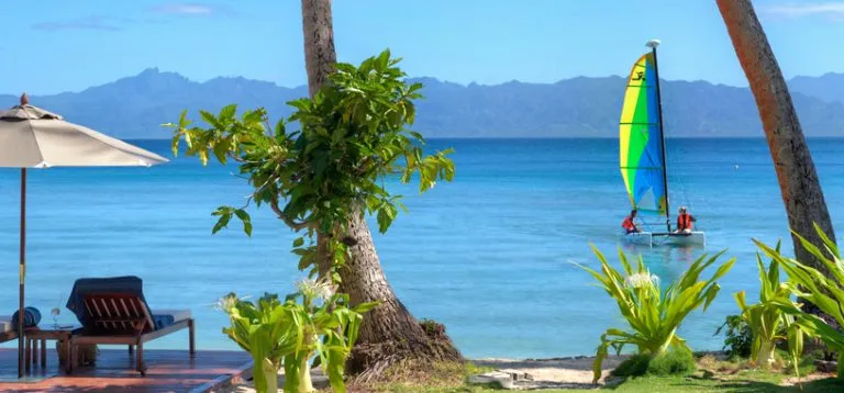 955 fiji honeymoon couple